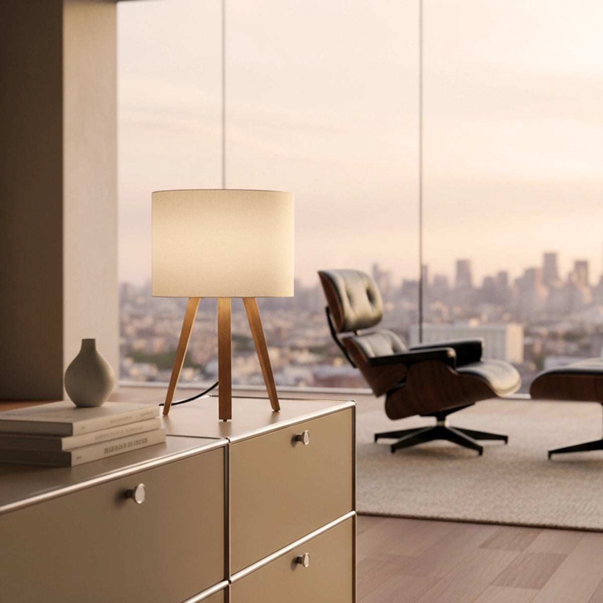 LUCA LITTLE Designer Tischleuchte aus Holz (Eiche) im Wohnzimmer